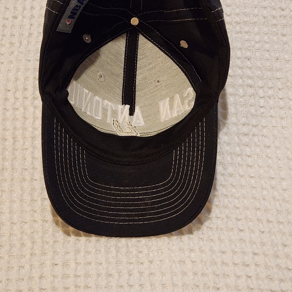 San Antonio Spurs Hat - Picture 5 of 6